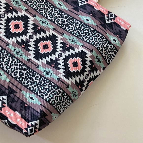 Jumbo Boho Aztec Print Beach Tote - Picture 2 of 11